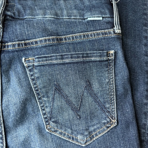 Mother The Looker Crop Jeans in On The Edge Dark Blue Wash in Size 27 - Picture 5 of 9